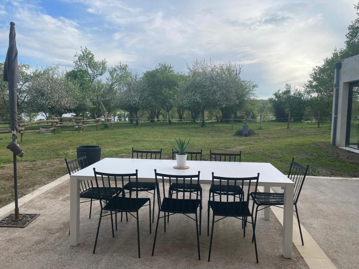Gite A La Campagne Au Bord D'Un Lac 8 Personnes Saint-Quentin-sur-Charente Exterior photo